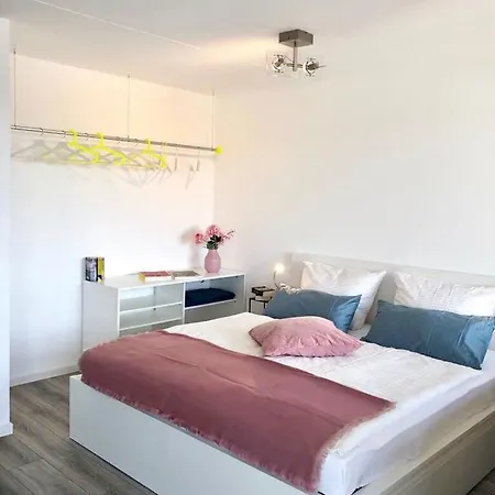 Grosses Appartement Mit Aussichtsbalkon Ludwigsburg Eksteriør billede